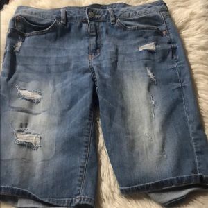 Bermuda distressed jean shorts